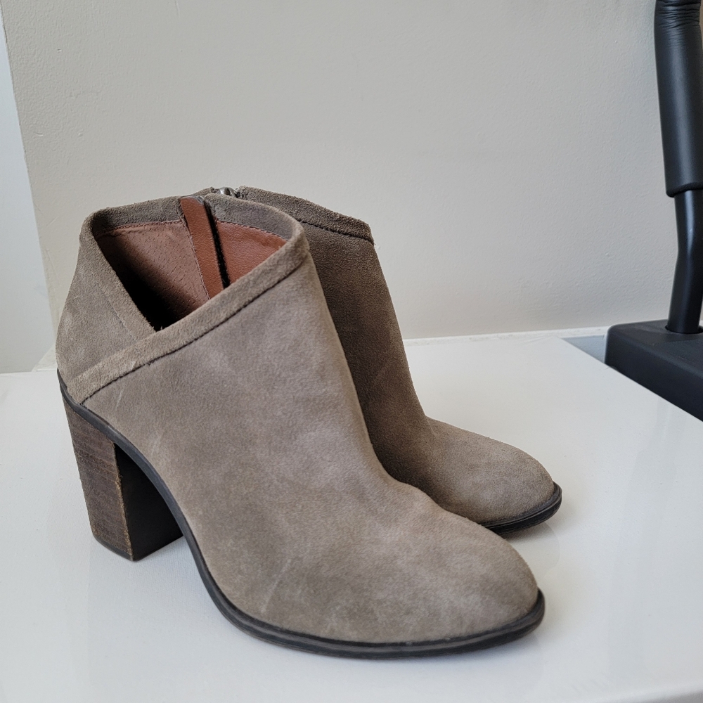 Lucky Brand Salza Bootie Taupe Suede Leather  Weatern Ankle Boots Minimal Shoes
